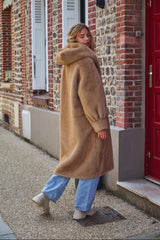 CASACO ISABELLA FAK FUR COM CARAPUÇO