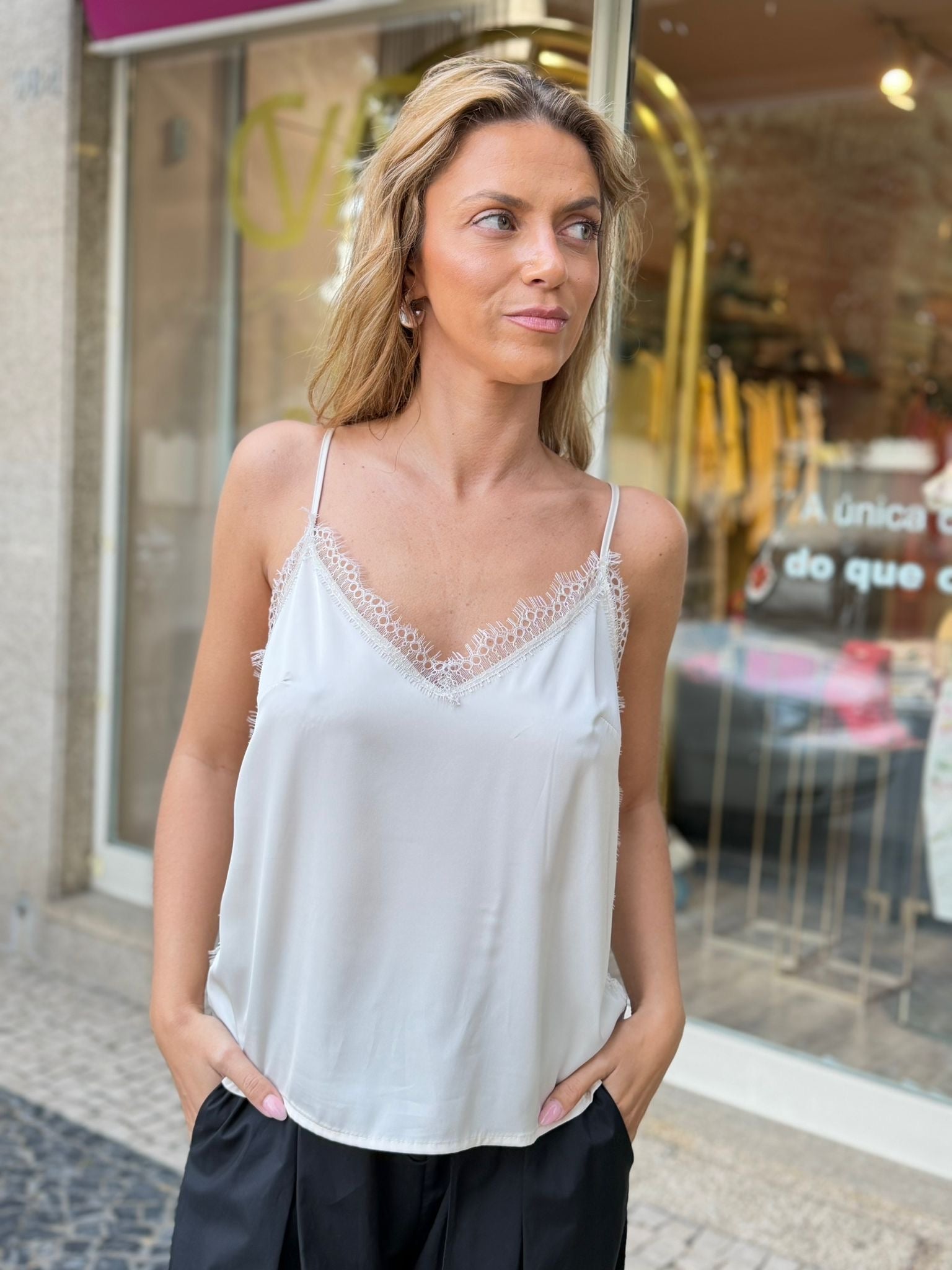 TOP IMPERIAL GOLA V ACABAMENTO RENDA - Carla Valente
