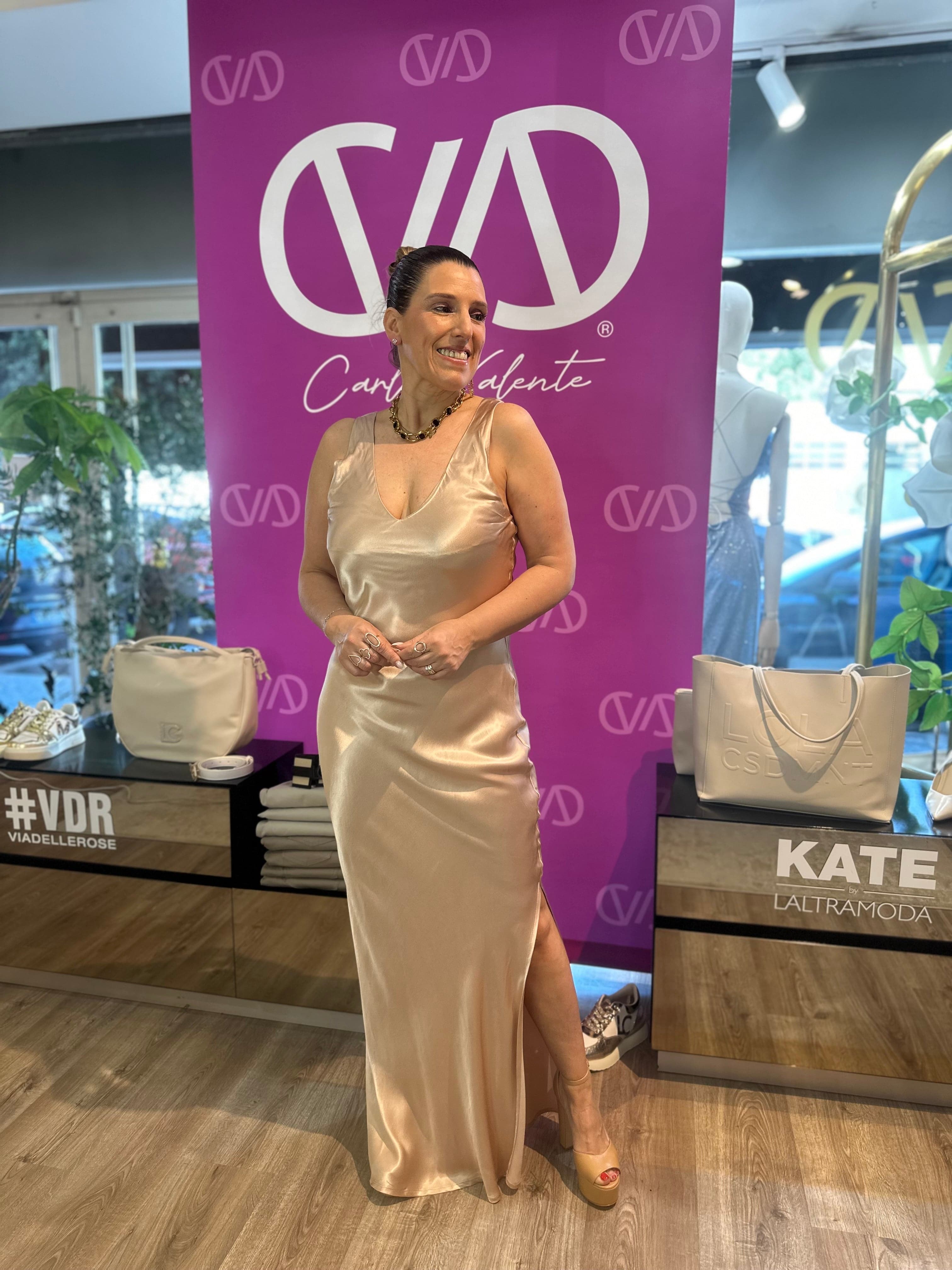 VESTIDO YES ZEE  LONGO COM DECOTE EM V O - Carla Valente