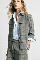 Please C024ETX000 tartan creme e bordô em modelo