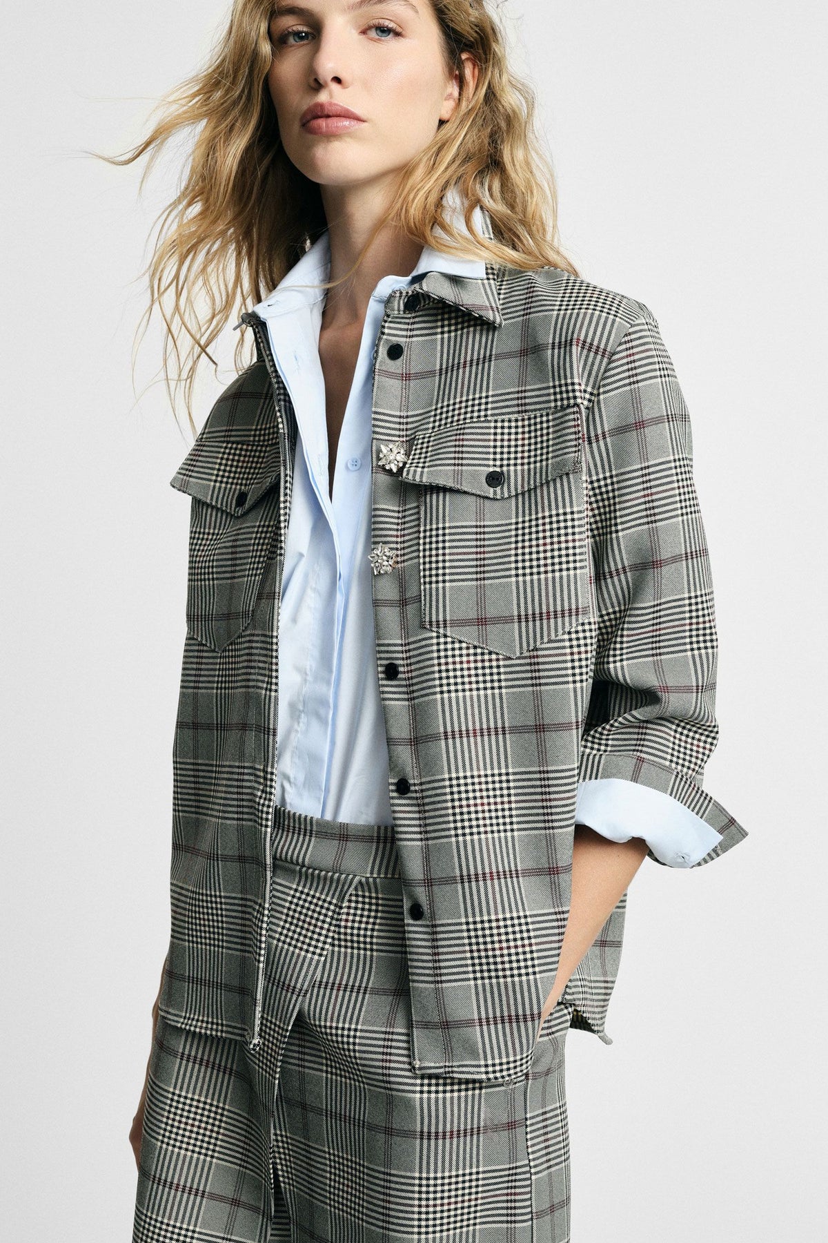 Please C024ETX000 tartan creme e bordô em modelo