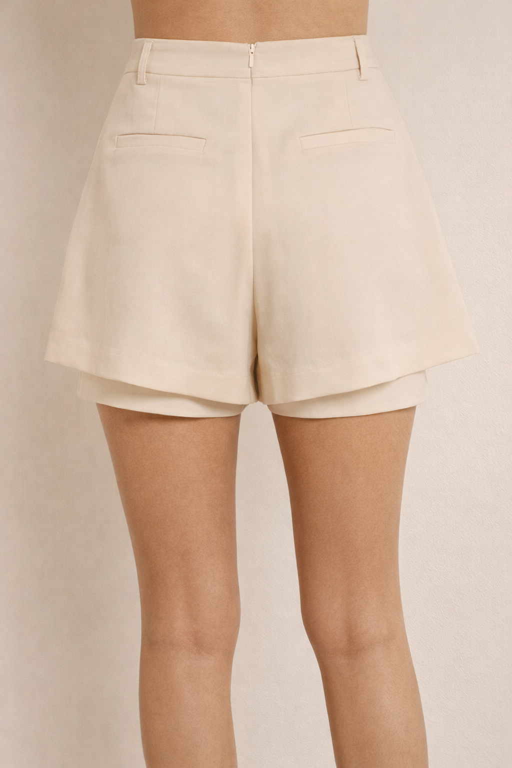 BERMUDA IMPERIAL CURTA COM PREGAS - Carla Valente