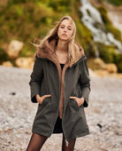 PARKA COM PELO REMOVÍVEL E CARAPUÇO - Carla Valente