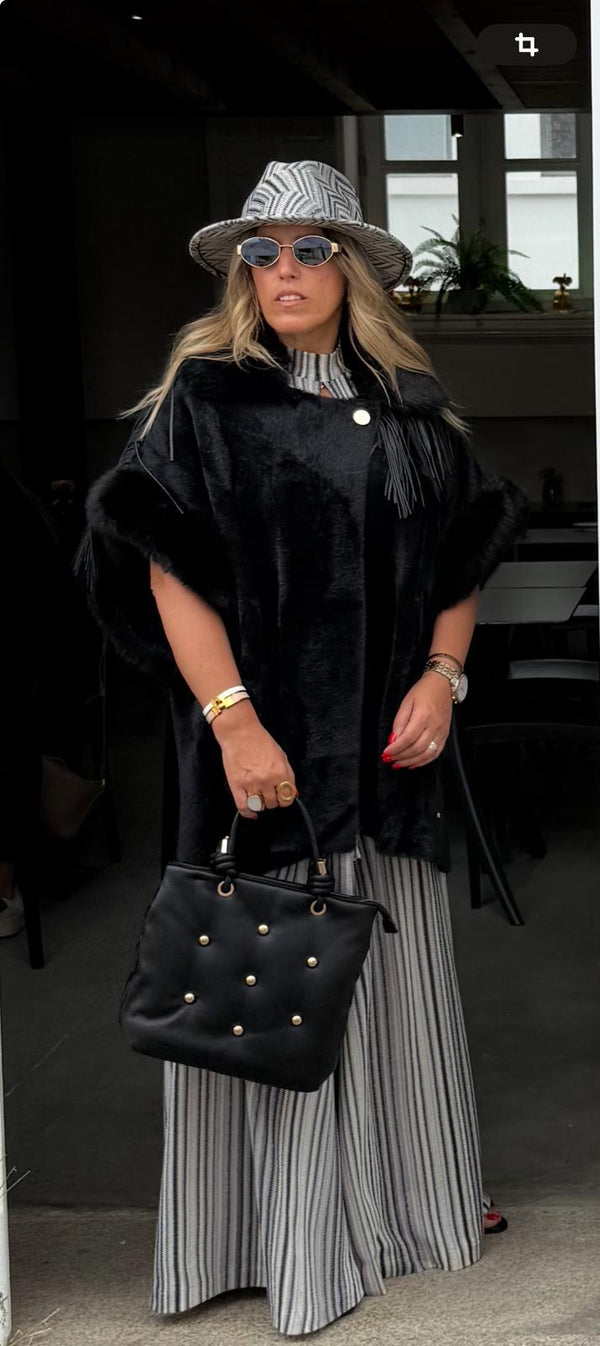 CAPA PHO FIRENZE FAKE FUR COM PELO E FRANJAS - Carla Valente