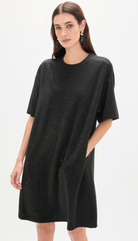 VESTIDO LOLA CASADMNT TIPO CAMISETA COM STRASS - Carla Valente