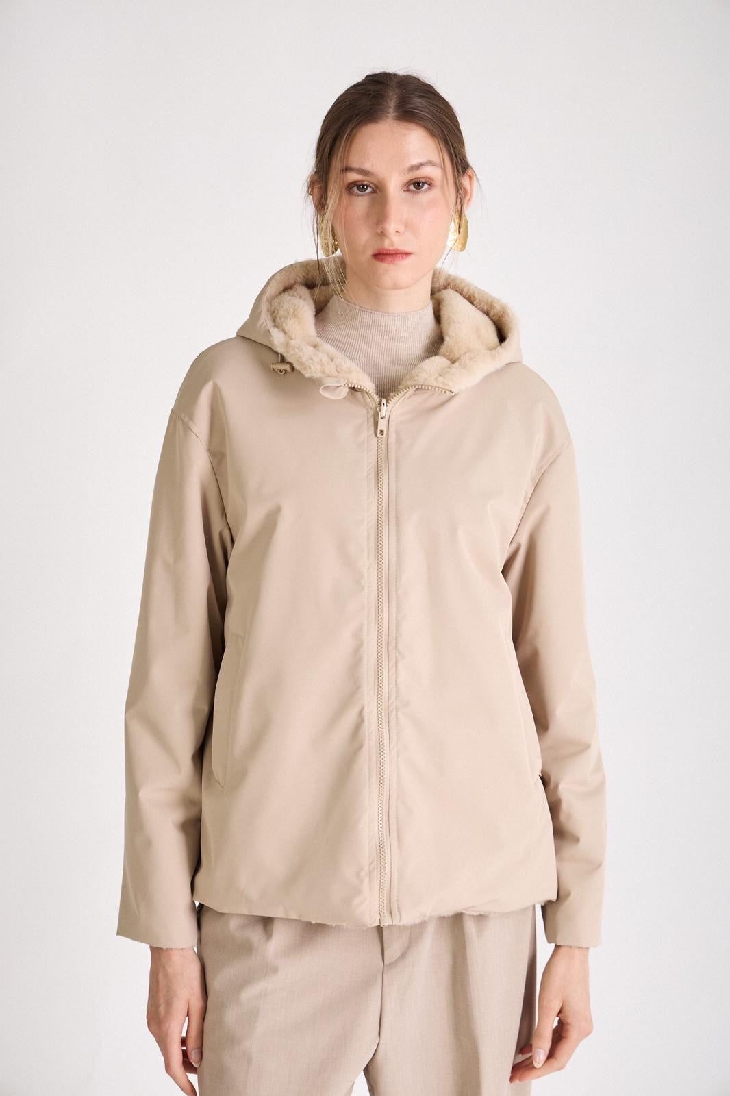 PARKA ESCNDL REVERSÍVEL COM CARAPUÇO - Carla Valente