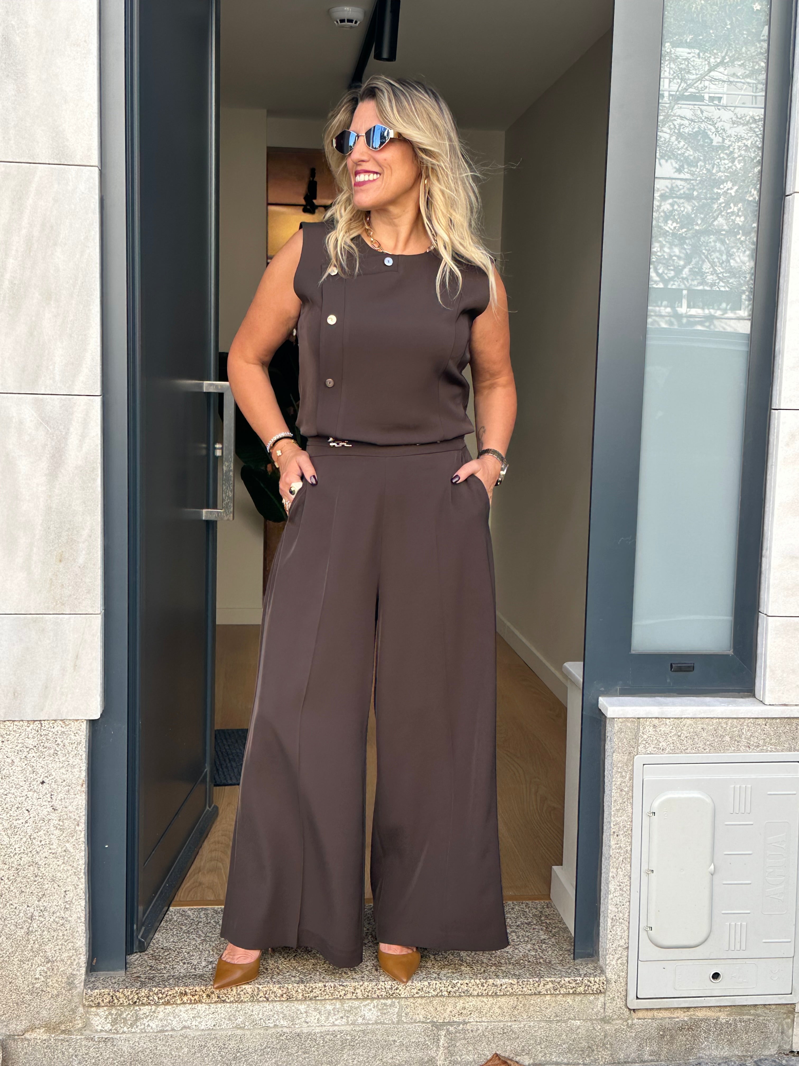 CALÇA FERRACHE FLUIDA WIDE LEG COM PINÇAS - Carla Valente