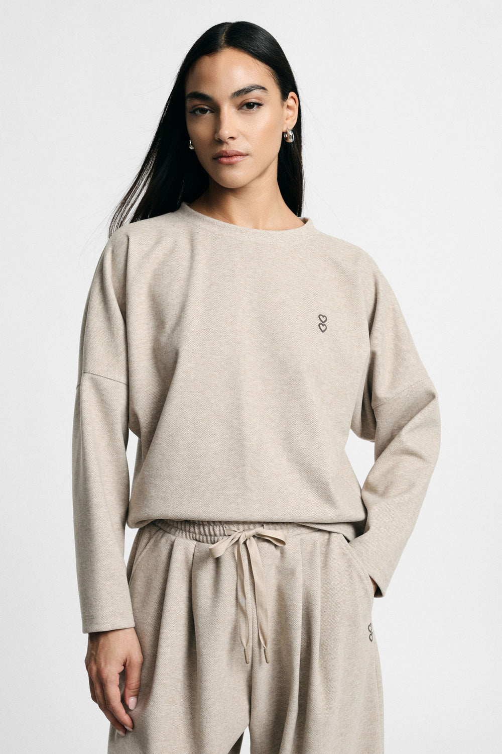 Camisola Please com corações bordados — bege