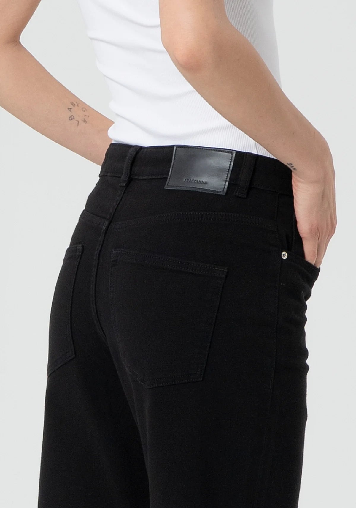 CALÇA FRACOMINA CARROT MOM FIT BULL - Carla Valente