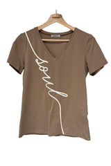 T-SHIRT FOURSOUL MALHA DECOTE BICO - Carla Valente