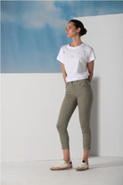 CALÇA LIBERJEANS CAPRI BAINHA COM ABERTURA - Carla Valente