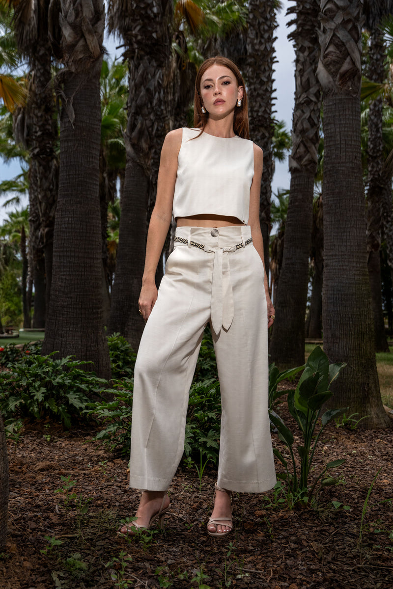 CALÇA FERRACHE CURTA WIDE LEG EM LINHO COM CINTO - Carla Valente