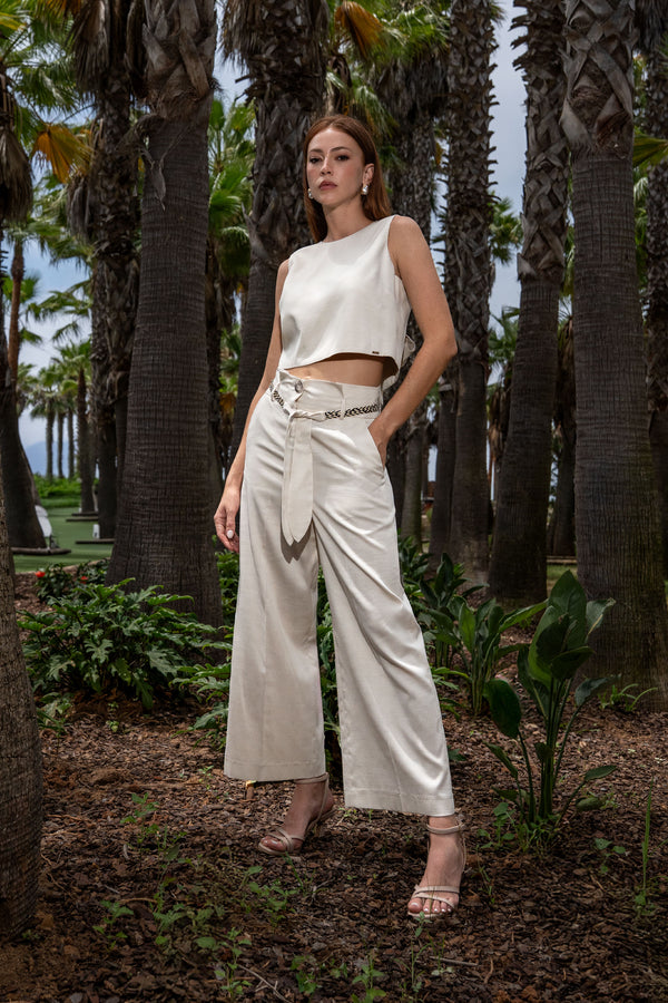 CALÇA FERRACHE CURTA WIDE LEG EM LINHO COM CINTO - Carla Valente