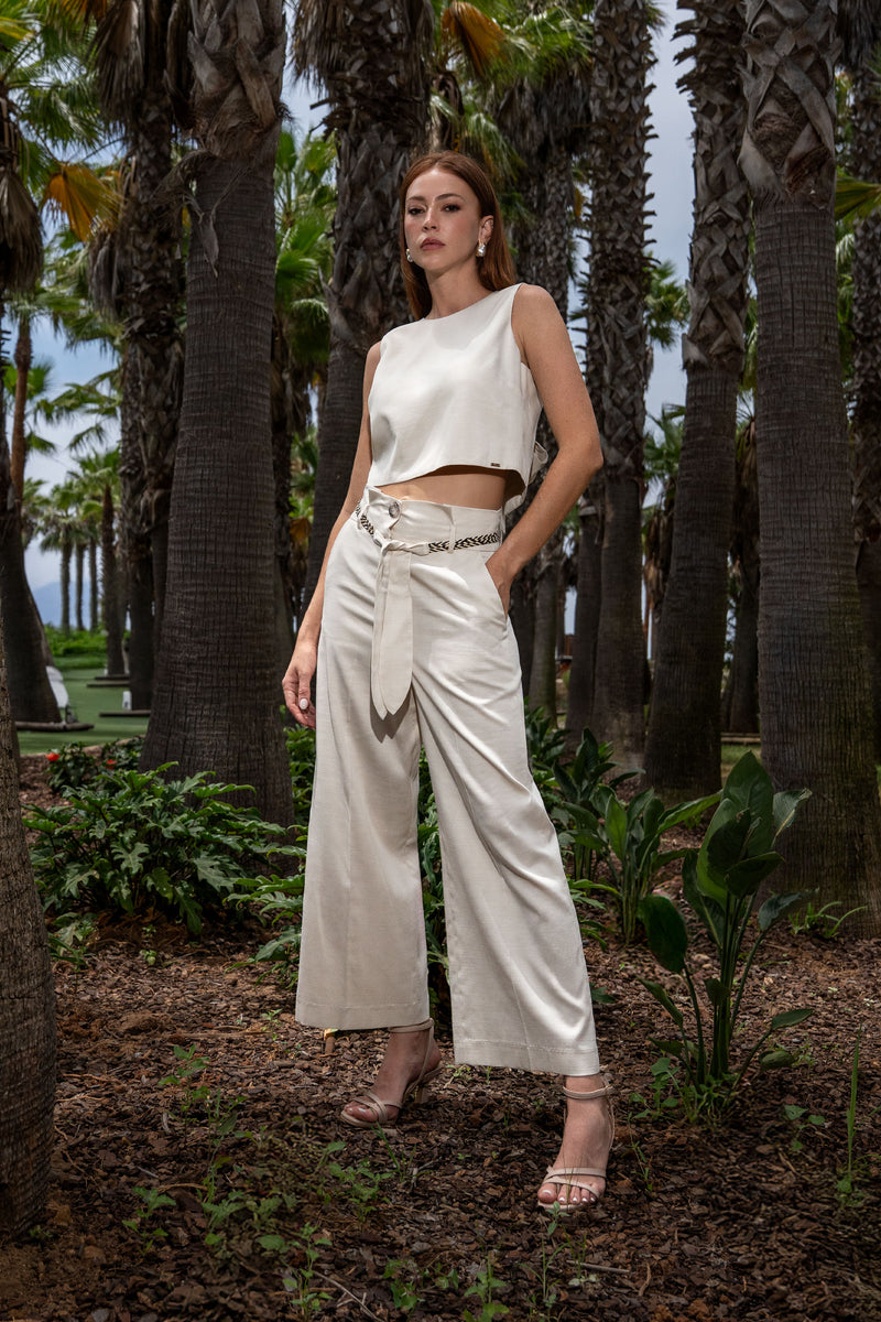 CALÇA FERRACHE CURTA WIDE LEG EM LINHO COM CINTO - Carla Valente