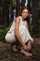 TOP FERRACHE CURTO DE LINHO COM LAÇO NA COSTA - Carla Valente