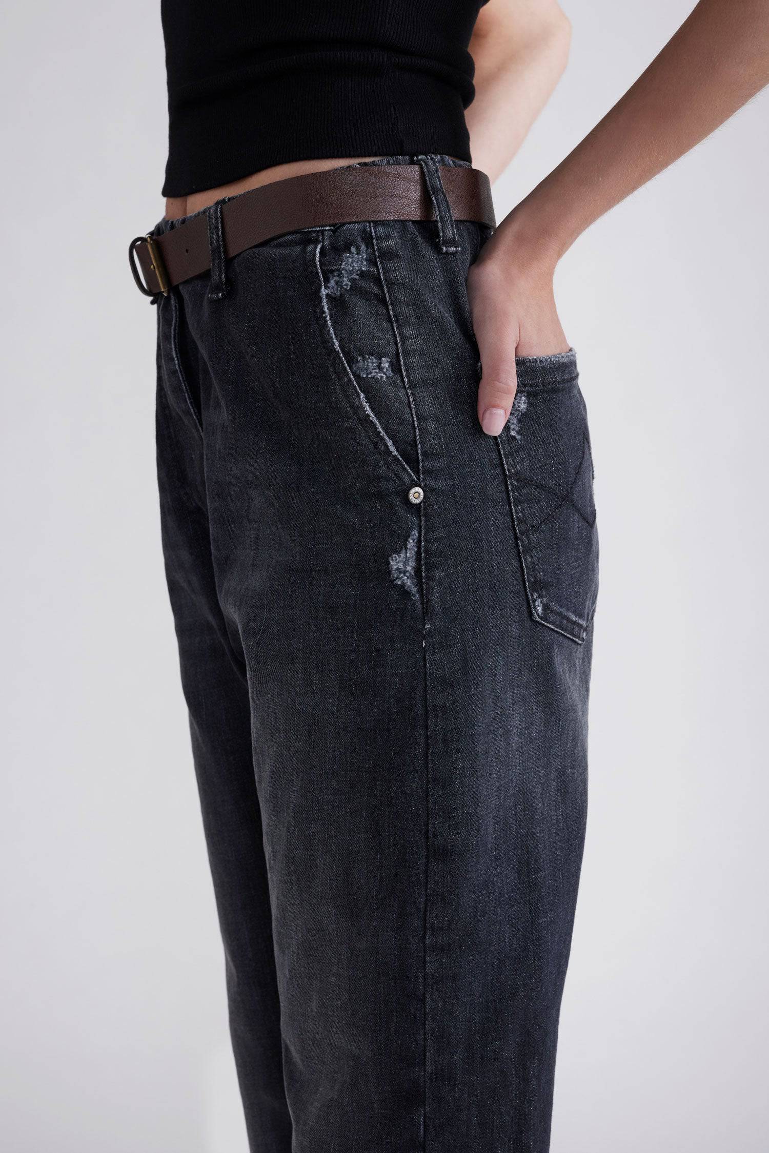CALÇA PLEASE CROPPED MOM FIT C/CINTO - Carla Valente