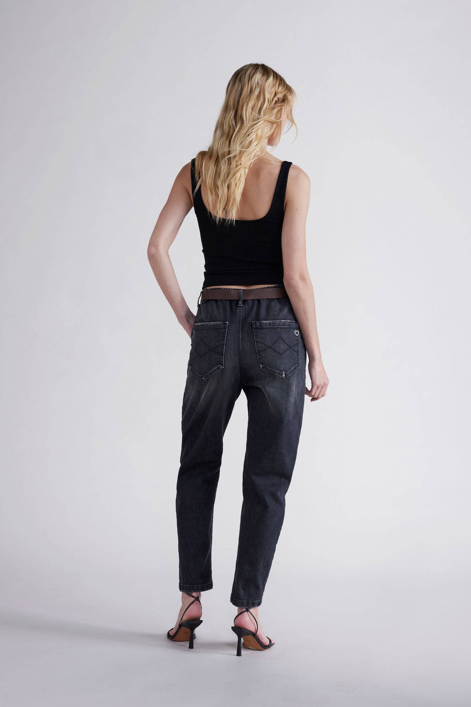 CALÇA PLEASE CROPPED MOM FIT C/CINTO - Carla Valente