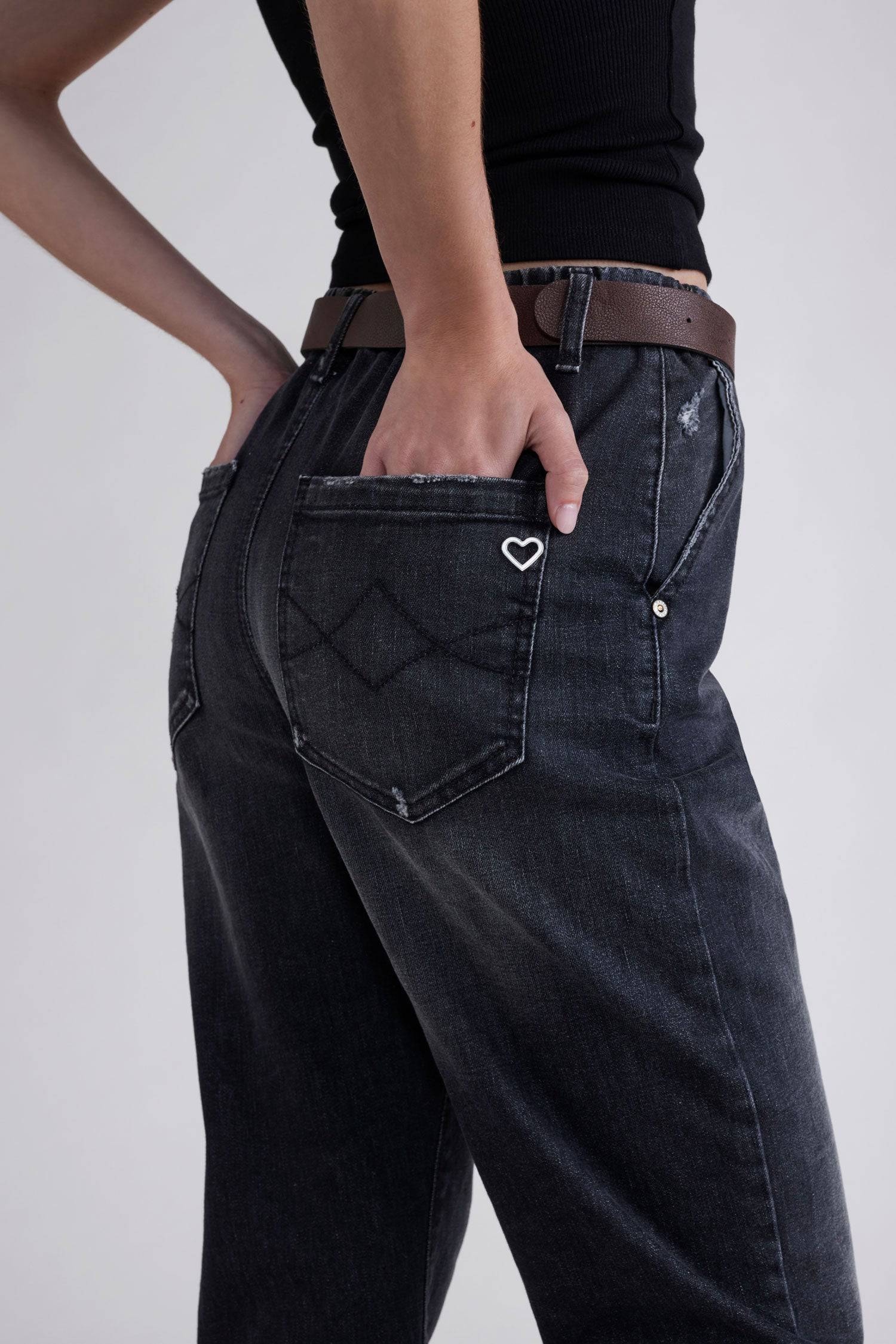 CALÇA PLEASE CROPPED MOM FIT C/CINTO - Carla Valente