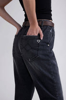 CALÇA PLEASE CROPPED MOM FIT C/CINTO - Carla Valente
