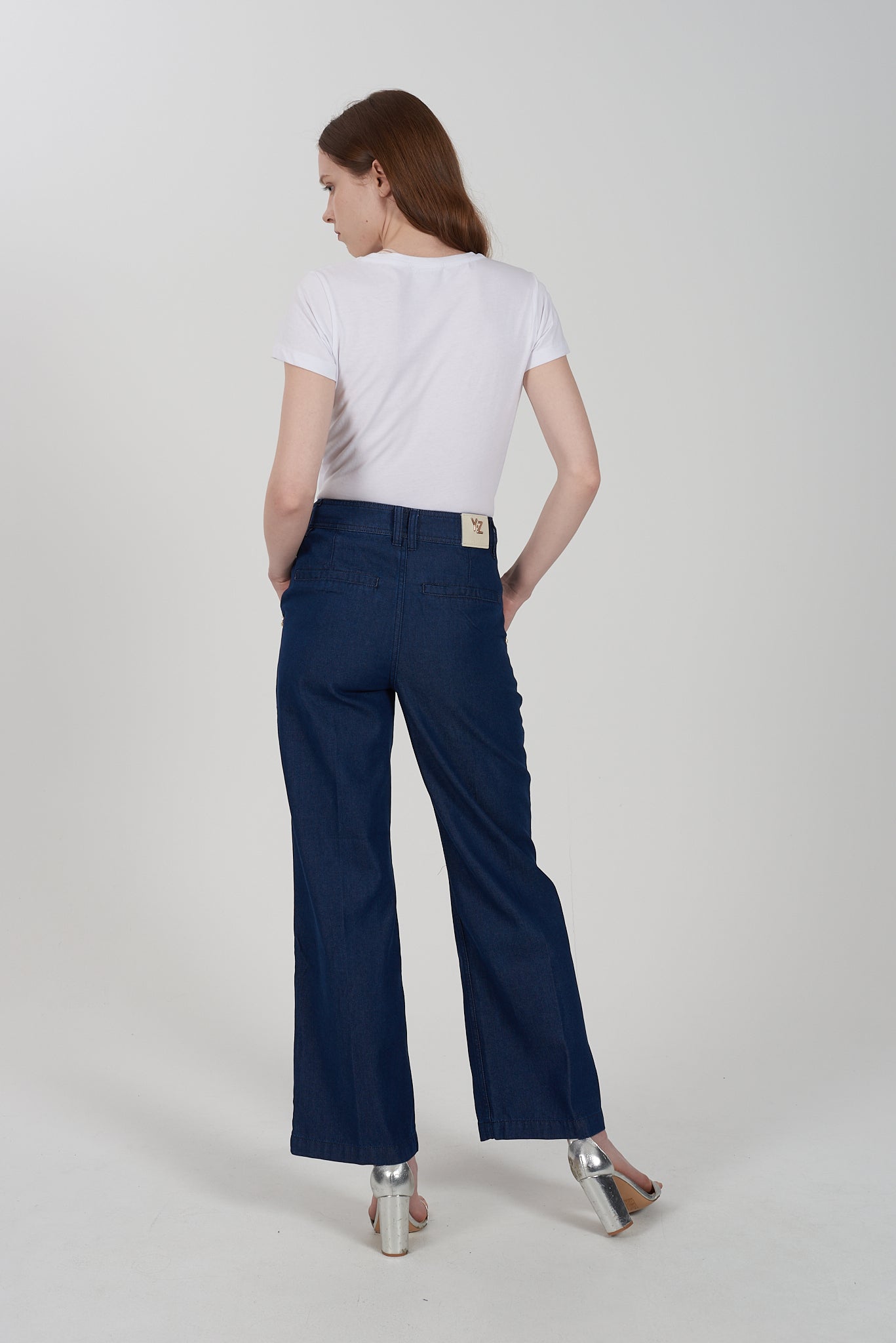 T-SHIRT YES ZEE GOLA REDONDA COLAR - Carla Valente