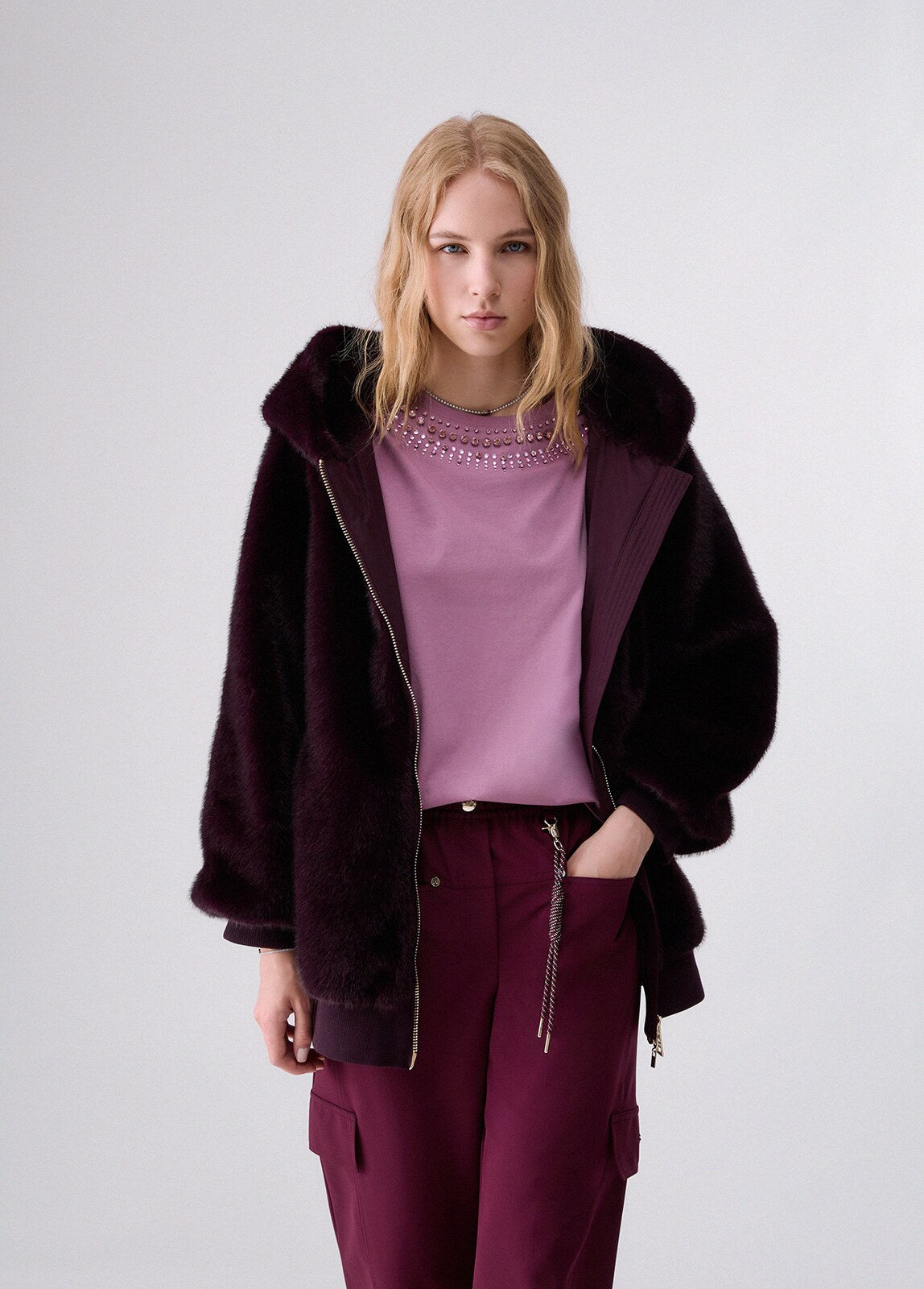 liujo-doc0318562|liujo-doc0318562-shopify-direct-v1-1e4b8d0194df3c89ad917ccbb8c46bc9|TF6064E1135|Vermelho beringela escuro|1|TF6064E1135__X0790__01.jpg|8e3d736c87dcaa0450290f68fdbf5c9625cae6c915f7fa445a741142381f287d|https://www.liujo.com/on/demandware.static/-/Sites-liujo-master-catalog/default/images/E-TF6064E1135X0790-1-N.jpeg