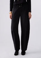 liujo-doc0318562|liujo-doc0318562-shopify-direct-v1-1e4b8d0194df3c89ad917ccbb8c46bc9|TF6268T700A|Preto|1|TF6268T700A__22222__01.jpg|d132c9f48aa8b4fad19bcebd85c3a6f500ad863bed8d583ca020efeb455dc8bf|https://www.liujo.com/on/demandware.static/-/Sites-liujo-master-catalog/default/images/E-TF6268T700A22222-1-N.jpeg