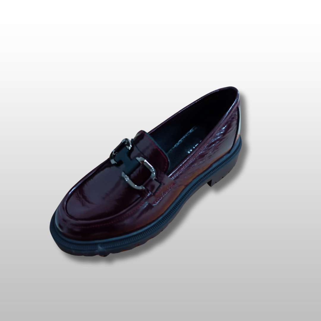MOCASSIM DE VERNIZ COM FIVELA SOLA GROSA - Carla Valente