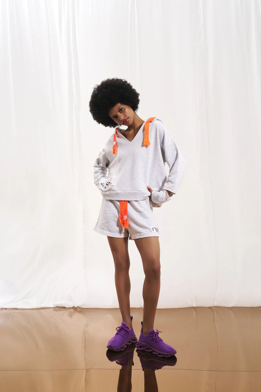 SWEATER VDR FELPA DEC V COM CARAPUÇO CORDÃO LARANJA FUCSIA - Carla Valente