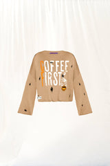 SWEATSHIRT VDR COFFEE FIRST COM ROTOS - Carla Valente
