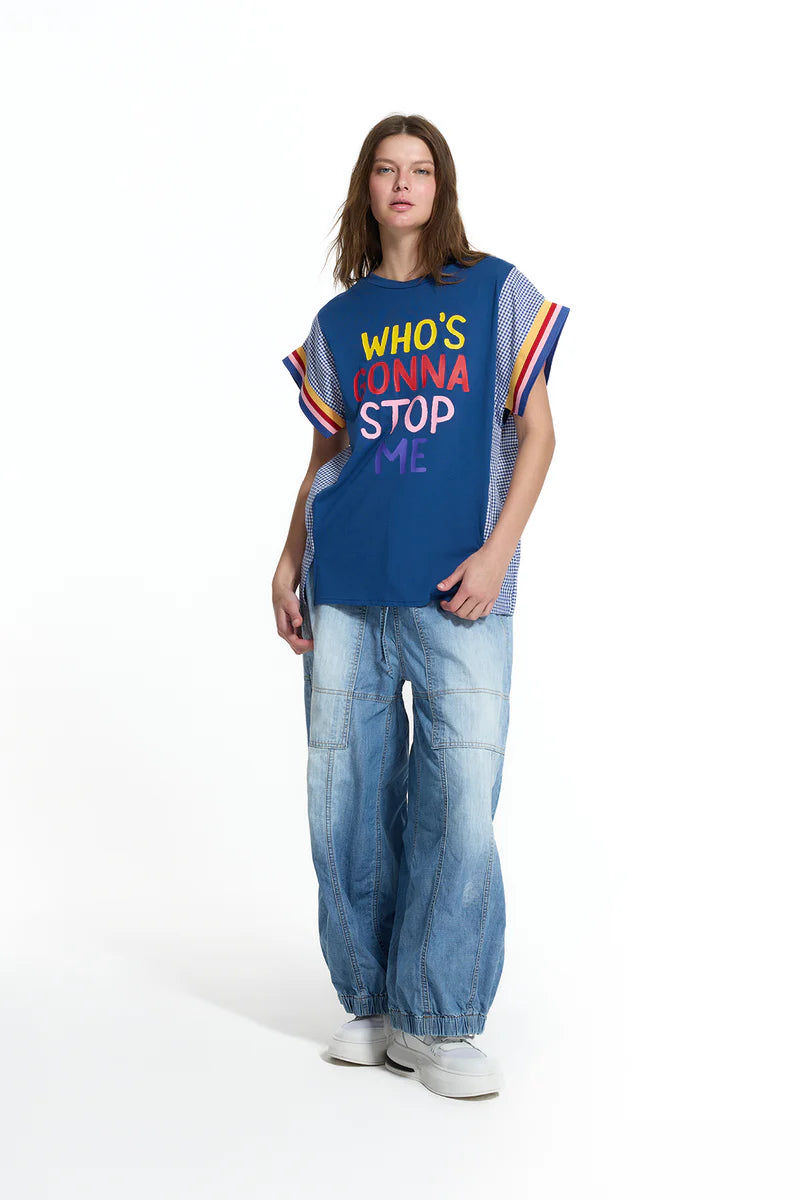 T-SHIRT VDR OVERSIZE COM ESTAMPA FRONTAL WHO´S GONNA STOP ME - Carla Valente