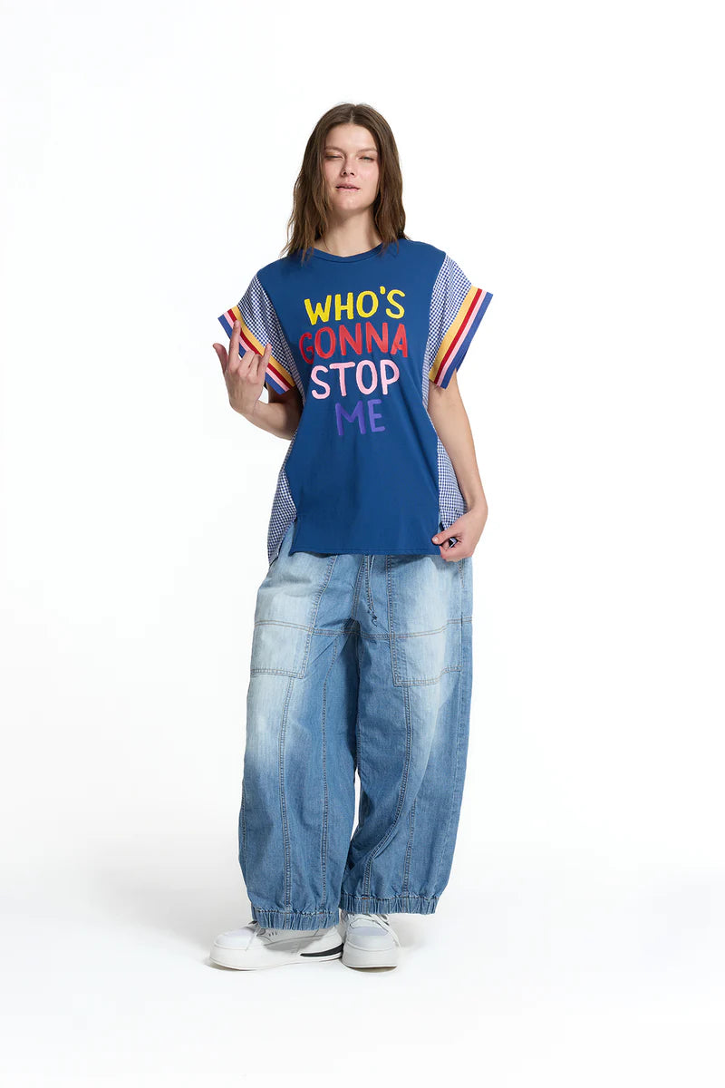 T-SHIRT VDR OVERSIZE COM ESTAMPA FRONTAL WHO´S GONNA STOP ME - Carla Valente
