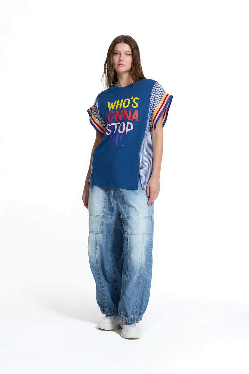 T-SHIRT VDR OVERSIZE COM ESTAMPA FRONTAL WHO´S GONNA STOP ME - Carla Valente