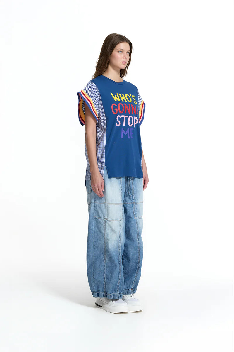 T-SHIRT VDR OVERSIZE COM ESTAMPA FRONTAL WHO´S GONNA STOP ME - Carla Valente