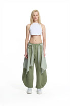 PANTALONA VDR COM EFEITO AVENTAL AO XADREZ - Carla Valente