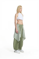 PANTALONA VDR COM EFEITO AVENTAL AO XADREZ - Carla Valente