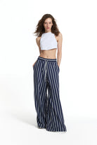 CALÇAS VDR WIDE LEG RISCAS CINTA COM ELÁSTICO COM CORDÃO - Carla Valente