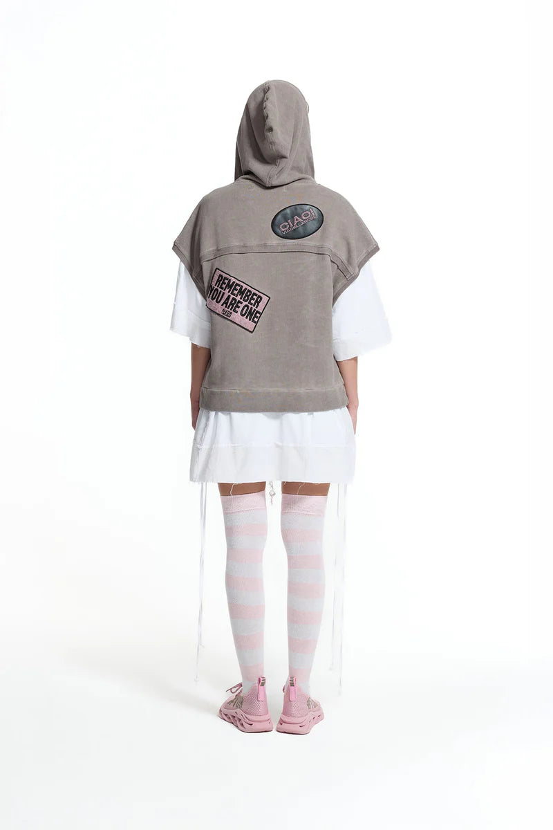 SWEATSHIR VDR SEM MANGAS COM CAPUZ E PATCHWORK - Carla Valente