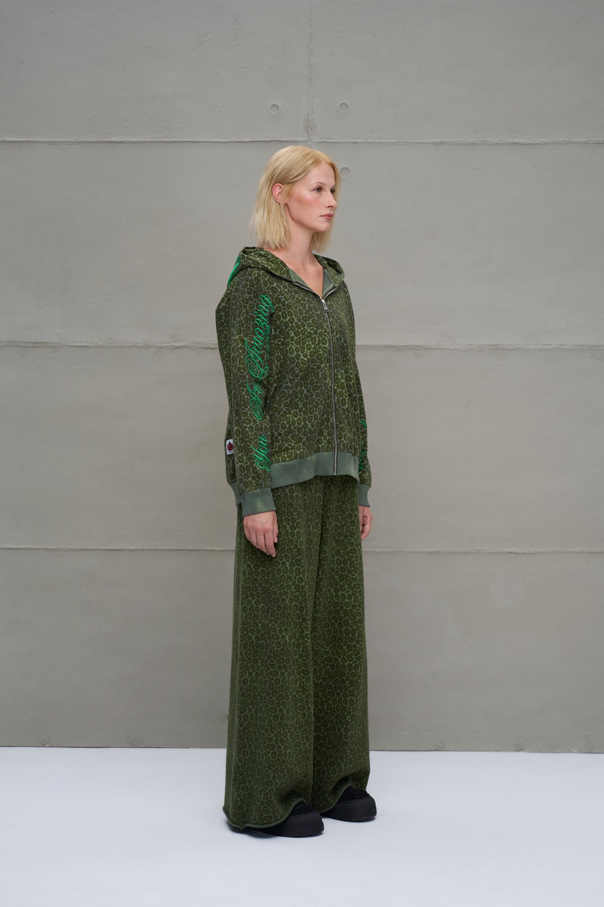 CALÇAS VDR WIDE LEG ESTAMPADAS ANML PRIT - Carla Valente