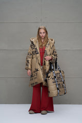 CASACO VDR LONGO OVERSIZE PADRÃO LETRAS - Carla Valente