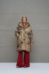 CASACO VDR LONGO OVERSIZE PADRÃO LETRAS - Carla Valente