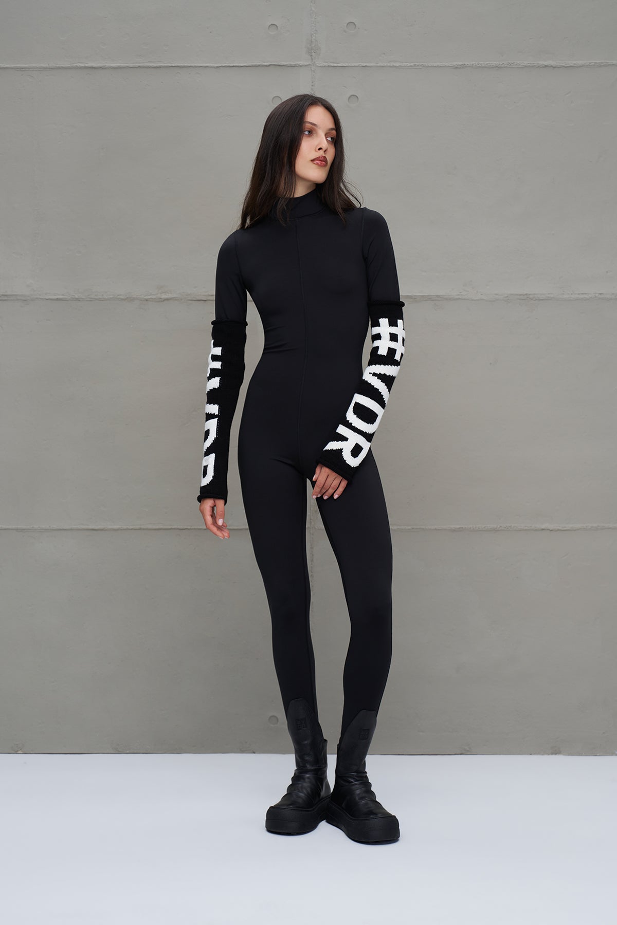 PERNEIRAS VDR BIG LETTER FW25 - Carla Valente