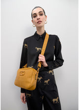 BANDOLERA LOLA CASADEMUNT PRESPONTADA COM MONOGRAMA - Carla Valente