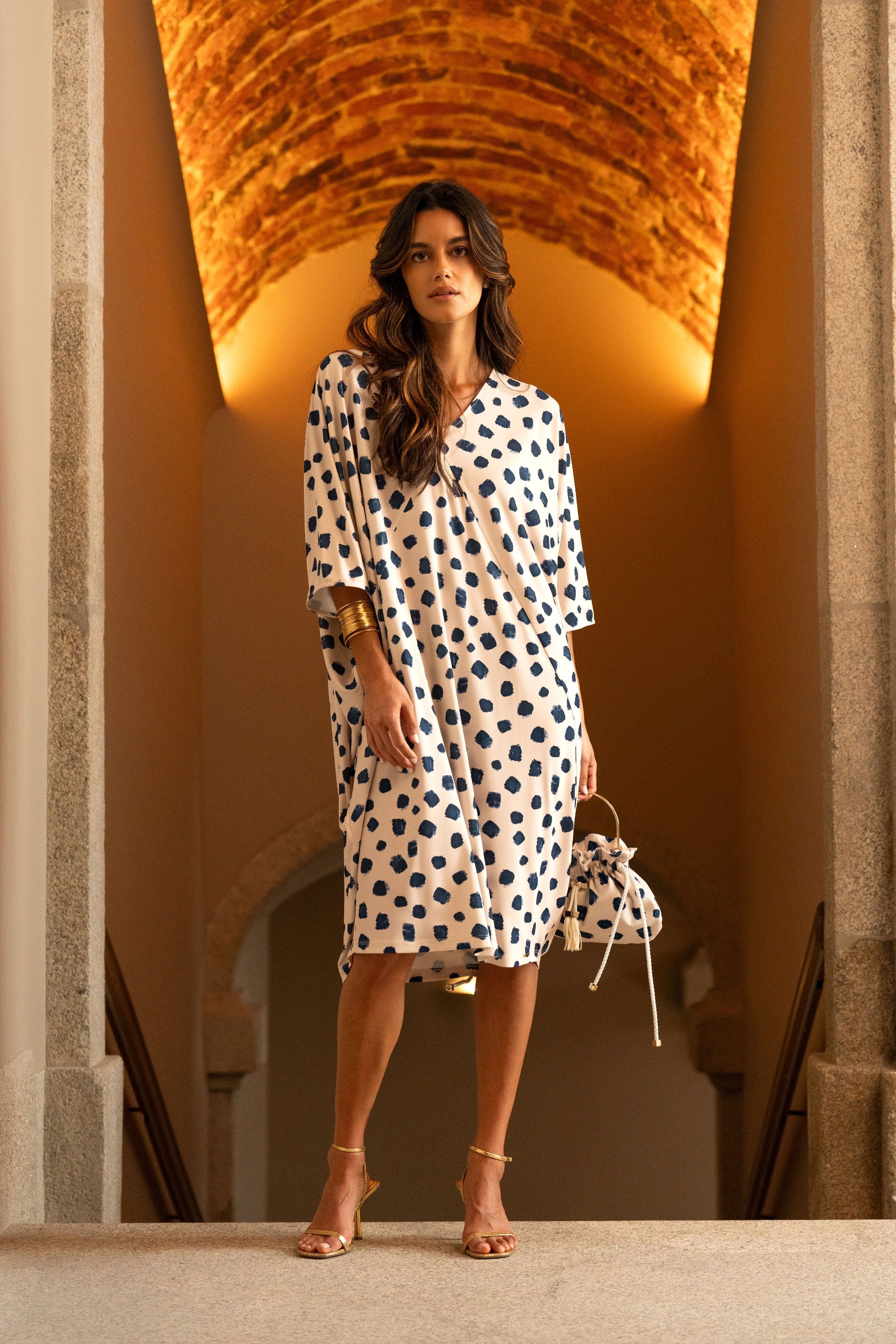 VESTIDO FERRACHE ESTAMPADO DECOTE V - Carla Valente