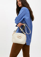 BANDOLERA LOLA CASADMNT CROSSBODY EFEITO COURO LOGO OVAL EM LOSANGO - Carla Valente