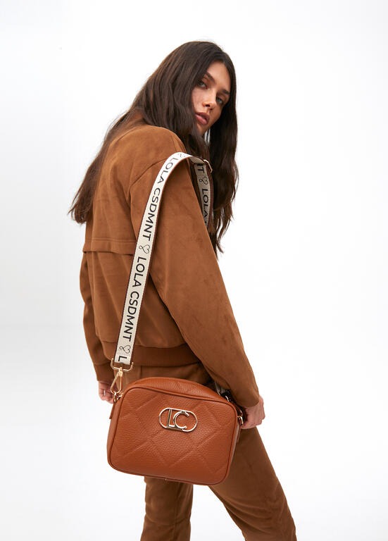 BANDOLERA LOLA CASADMNT CROSSBODY EFEITO COURO LOGO OVAL EM LOSANGO - Carla Valente