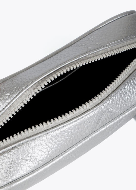 BANDOLERA LOLA CASADMNT CROSSBODY EFEITO COURO LOGO OVAL EM LOSANGO - Carla Valente