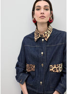 JACKET LOLA CASADEMUNT CURTA COM COLARINHO E ABA LEOPARDO - Carla Valente