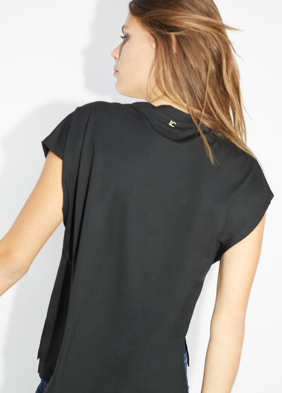 T-SHIRT LOLA CASADMNT S/MANGAS COM DETALHE OMBROS