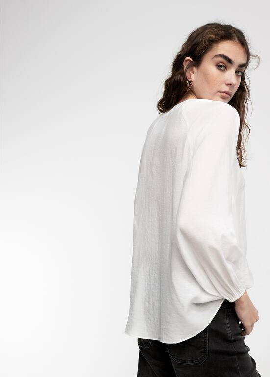 BLUSA LOLA CASADMNT C/MNGA BUFANTES COMS - Carla Valente
