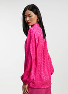 CAMISA LOLA CASADMNT C/LENÇO JACQUARD LOGO - Carla Valente